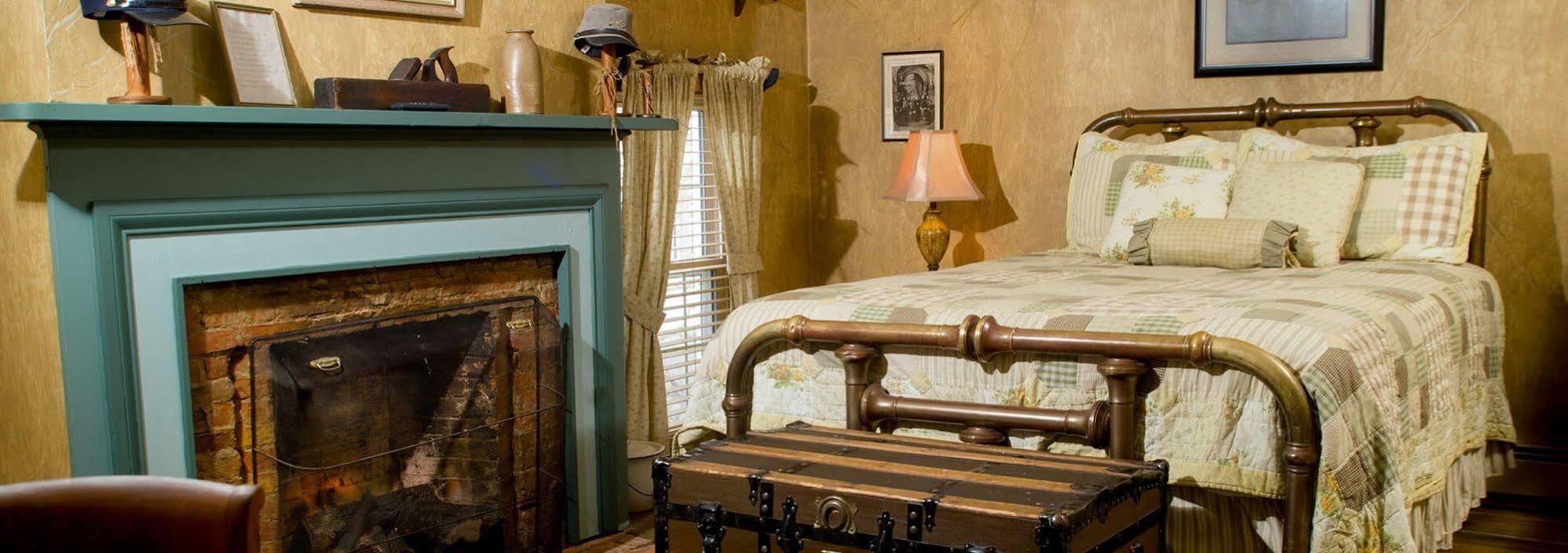 Munro House Bed And Breakfast Jonesville Exteriér fotografie